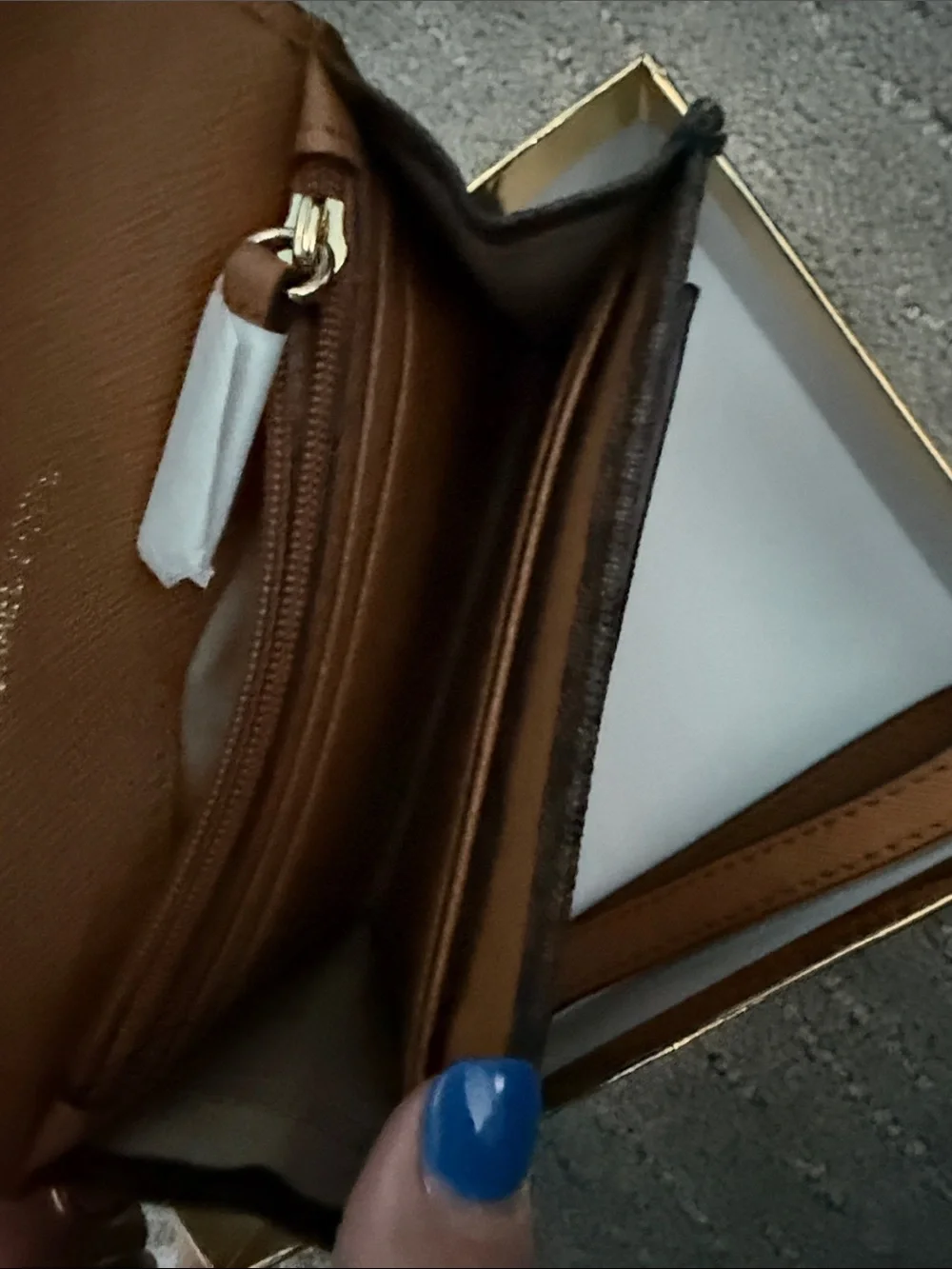 Michael Kors Acorn/Brown Leather MD Card Holder with Gold Accent - Picture 6 of 7